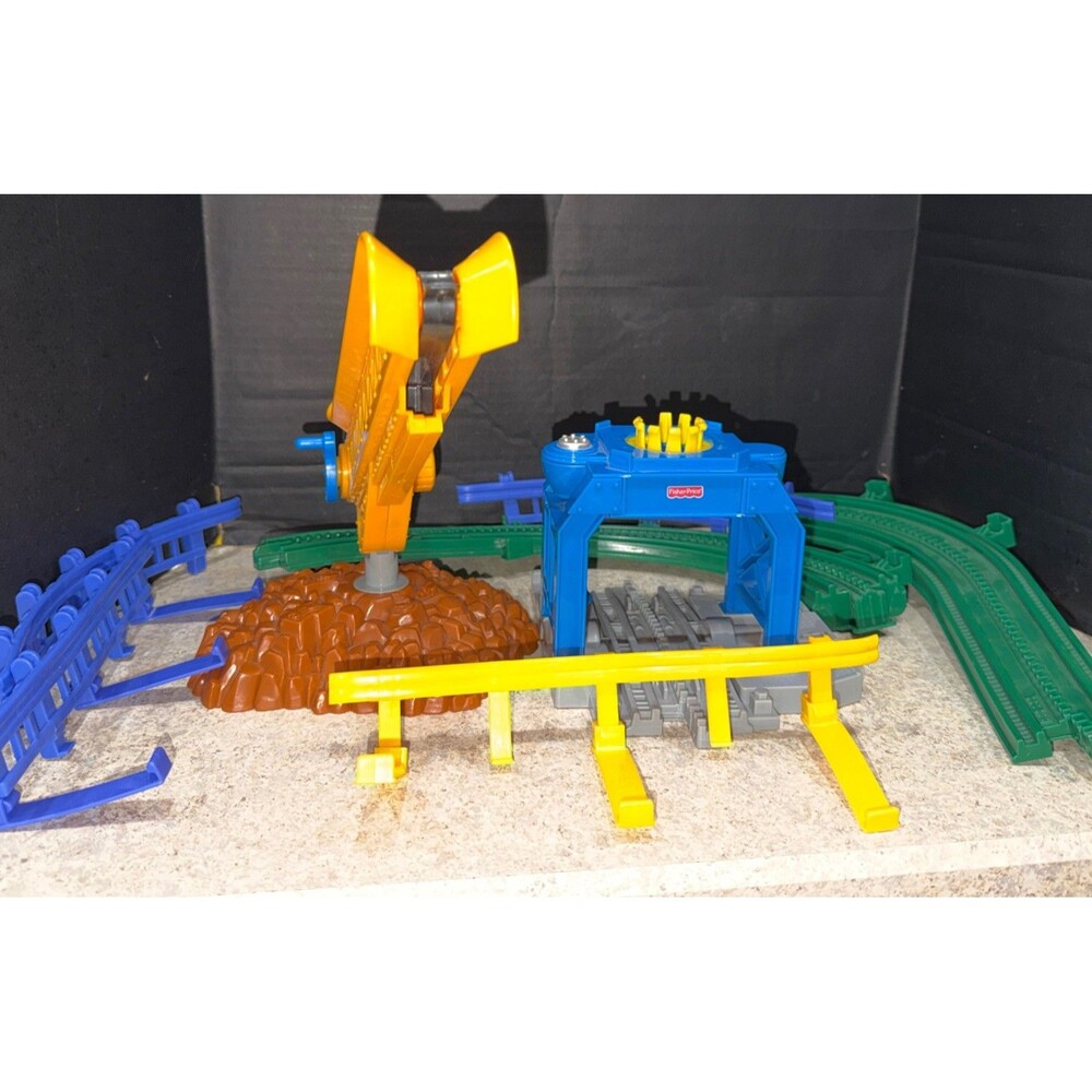 geo trax replacement pieces- rails, tracks, conveyor belt and rail building